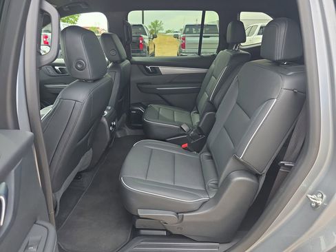Used 2025 Buick Enclave Preferred AWD/4WD image 32