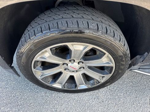 Used 2018 GMC Yukon SLT image 12