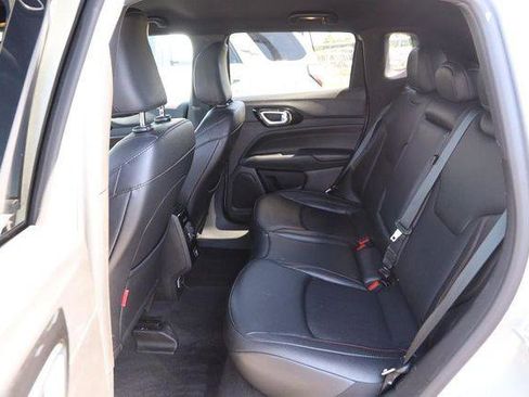 Used 2025 Jeep Compass Trailhawk AWD/4WD image 9