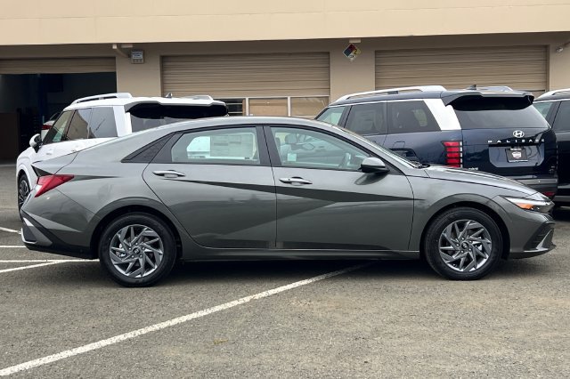 New 2026 Hyundai Elantra Hybrid FWD image 5