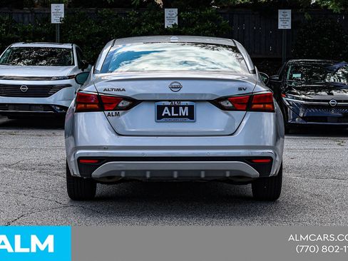 Used 2024 Nissan Altima 2.5 SV FWD image 13