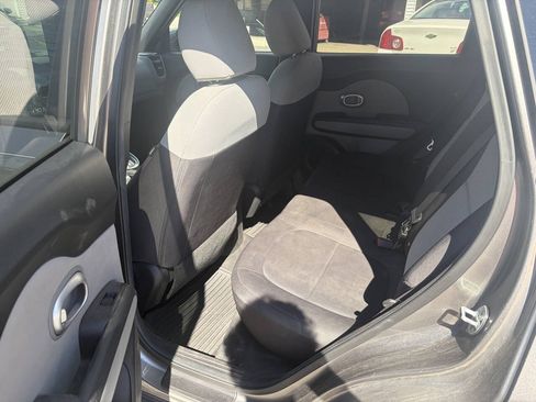 Used 2015 Kia Soul FWD image 11