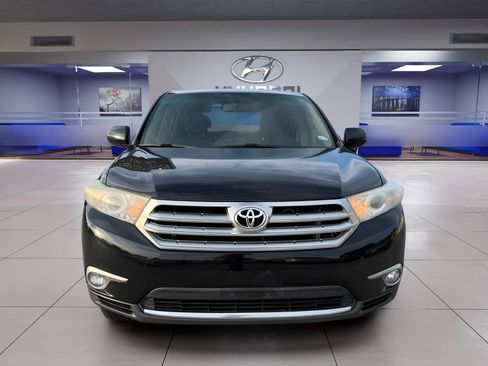 Used 2013 Toyota Highlander SE FWD image 2
