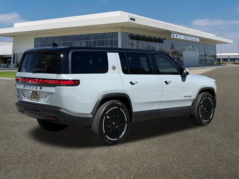 Used 2025 Rivian R1S Adventure image 10