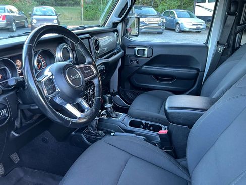 Used 2020 Jeep Gladiator Overland image 13