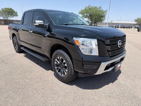 Used 2020 Nissan Titan SV w/ SV Convenience Package RWD image 4
