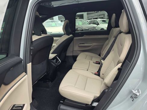 New 2025 Volvo EX90 Plus image 17
