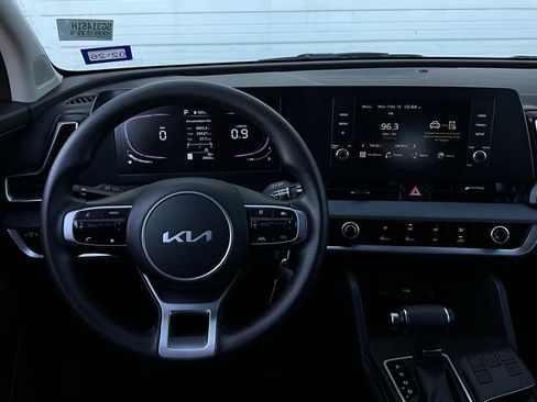 Used 2025 Kia Sportage LX image 13