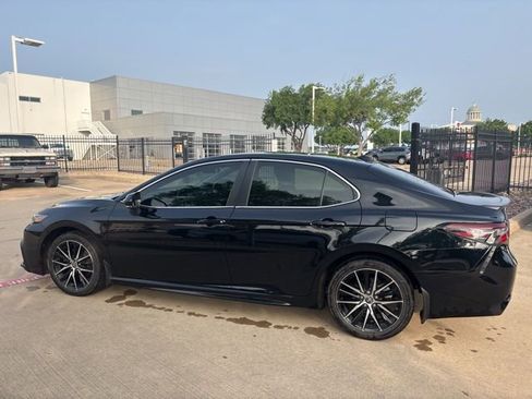 Used 2024 Toyota Camry SE FWD image 8