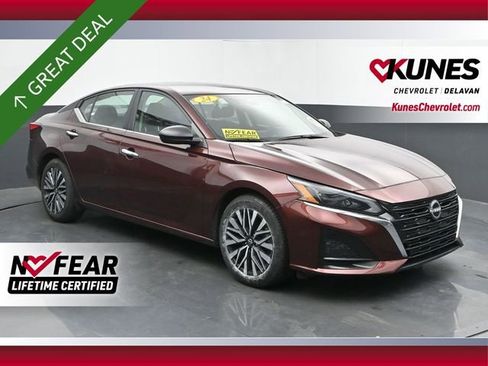 Used 2024 Nissan Altima 2.5 SV image 1