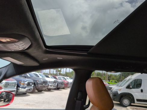 Used 2024 Chrysler Pacifica Pinnacle AWD/4WD image 21