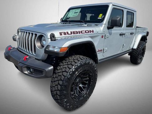 Used 2023 Jeep Gladiator Rubicon w/ Cold Weather Group AWD/4WD image 2