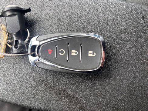 Used 2025 Chevrolet Trax LT w/ LT Convenience Package image 21