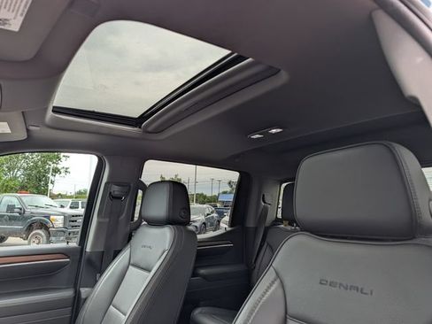 Used 2025 GMC Sierra 1500 Denali w/ Denali Reserve Package AWD/4WD image 17