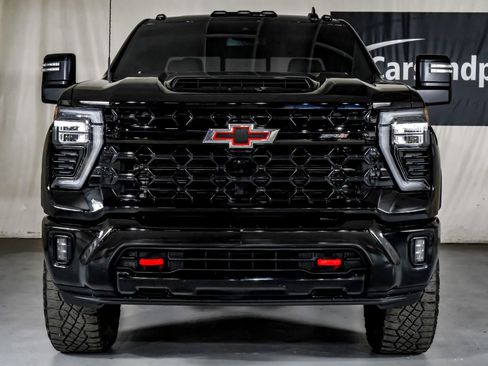 Used 2024 Chevrolet Silverado 2500 ZR2 AWD/4WD image 3