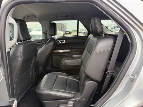 Used 2023 Ford Explorer XLT w/ Equipment Group 202A RWD image 7