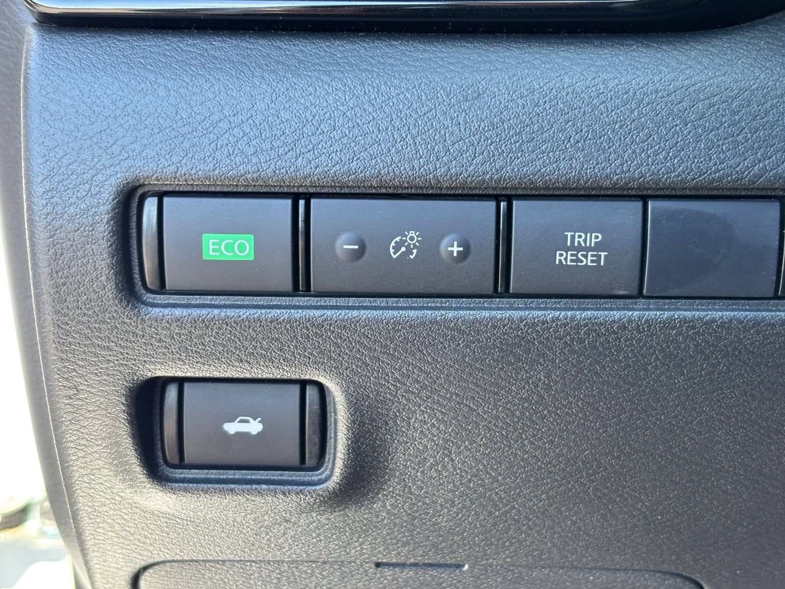 Used 2025 Nissan Sentra SV FWD image 21