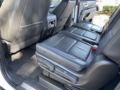 Used 2021 Chevrolet Suburban LT image 21