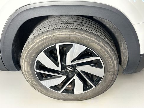 Used 2025 Volkswagen Atlas SE image 11