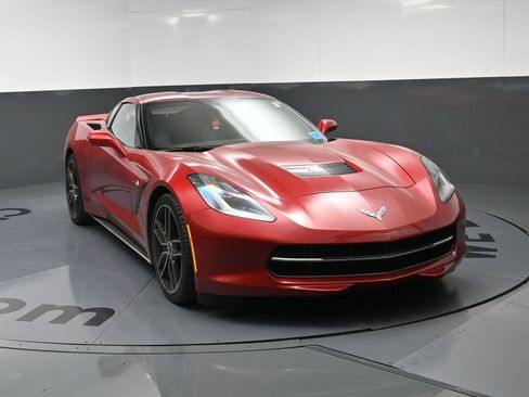 Used 2015 Chevrolet Corvette Stingray Coupe RWD image 3