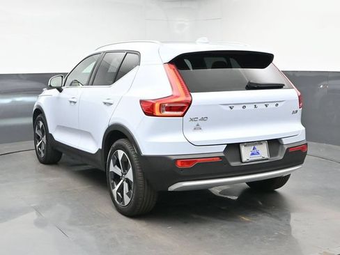 Used 2025 Volvo XC40 B5 Plus AWD/4WD image 8