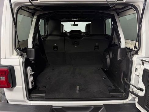 Used 2022 Jeep Wrangler Unlimited Rubicon w/ Xtreme Recon 35" Tire Package image 25