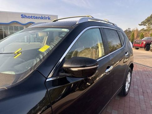 Used 2015 Nissan Rogue SV image 5