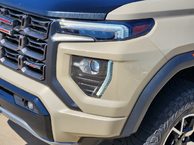 Used 2023 GMC Canyon AT4X AWD/4WD image 9