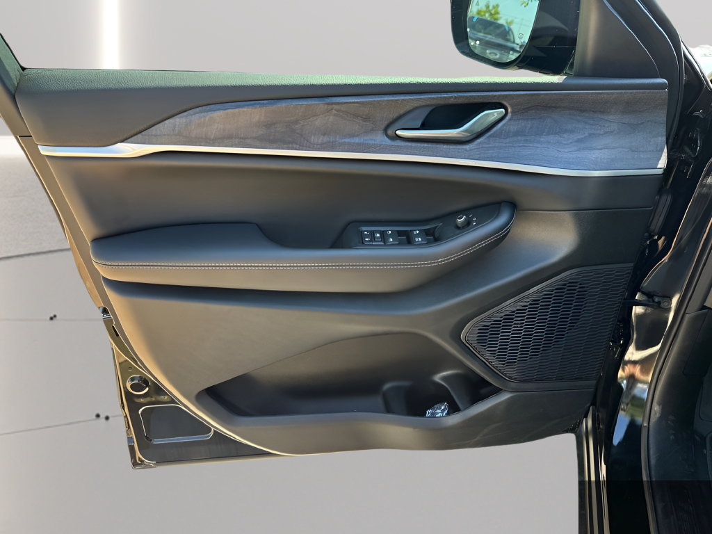 New 2026 Jeep Grand Cherokee Altitude AWD/4WD image 18