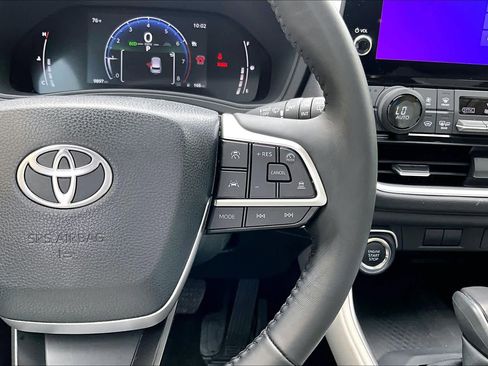 Used 2025 Toyota Grand Highlander FWD image 25
