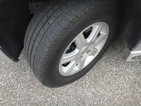 Used 2010 Chrysler Town & Country Touring FWD image 29