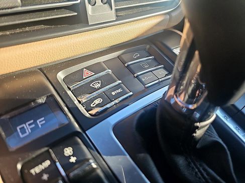 Used 2021 Porsche Macan image 27