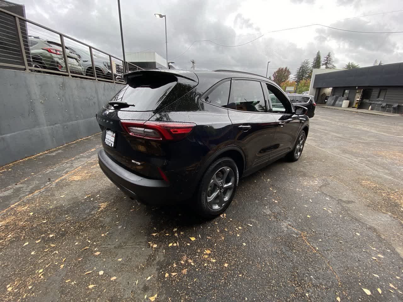 Used 2025 Ford Escape ST-Line Select AWD/4WD image 6