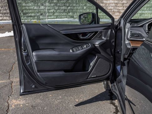 Used 2020 Subaru Outback Limited image 22