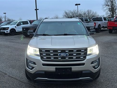 Used 2017 Ford Explorer XLT w/ Equipment Group 202A image 6