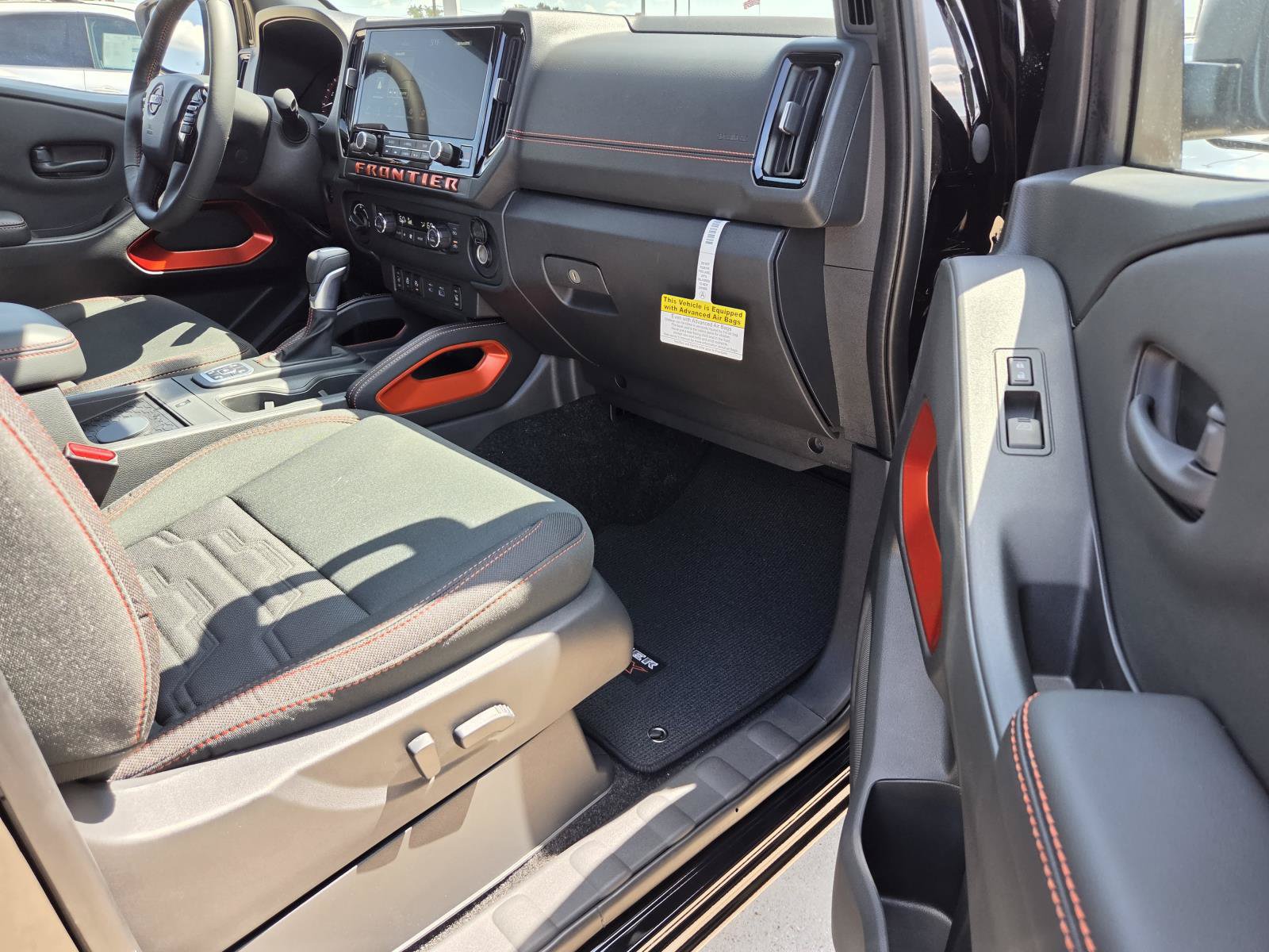 New 2027 Nissan Frontier PRO-4X w/ Pro Convenience Package AWD/4WD image 12