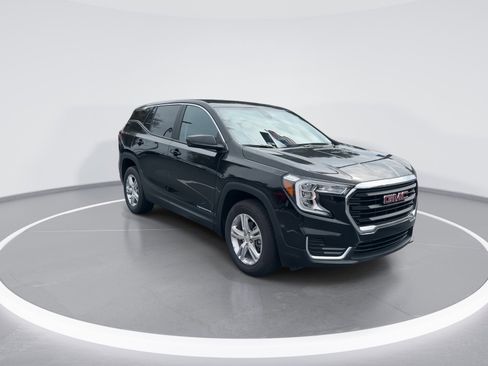 Used 2024 GMC Terrain SLE image 2