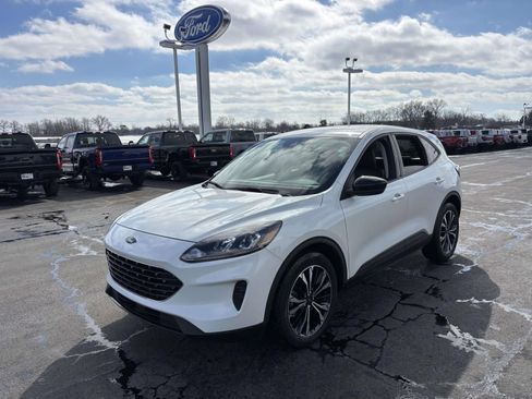 Certified 2021 Ford Escape SE w/ SE Sport Appearance Package image 4