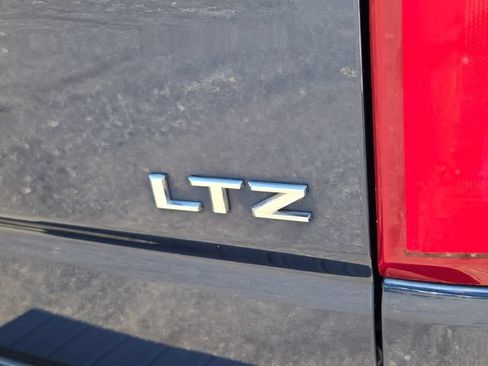 Used 2022 Chevrolet Silverado 1500 LTZ w/ LTZ Premium Package AWD/4WD image 32