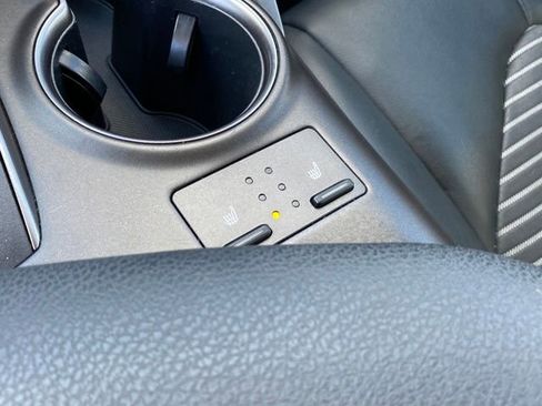 Used 2023 Toyota Camry SE image 11