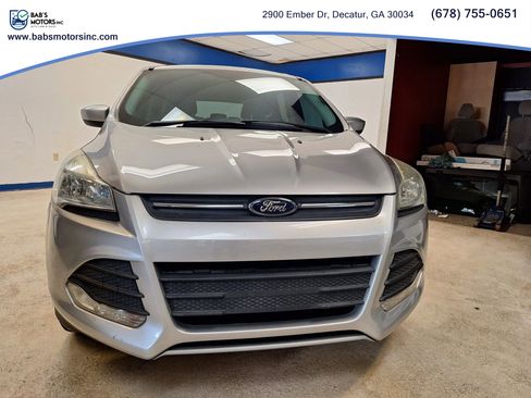 Used 2015 Ford Escape SE image 2