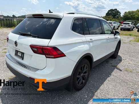 Used 2024 Volkswagen Tiguan SE w/ Panoramic Sunroof Package FWD image 5