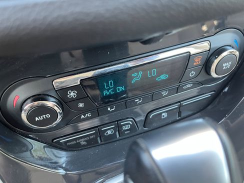 Used 2016 Ford C-MAX Energi SEL w/ Equipment Group 301A FWD image 19