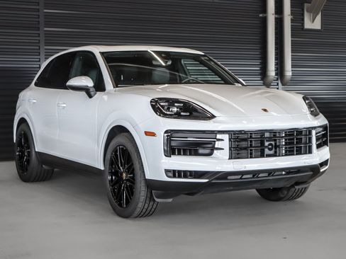 Certified 2024 Porsche Cayenne AWD/4WD image 7