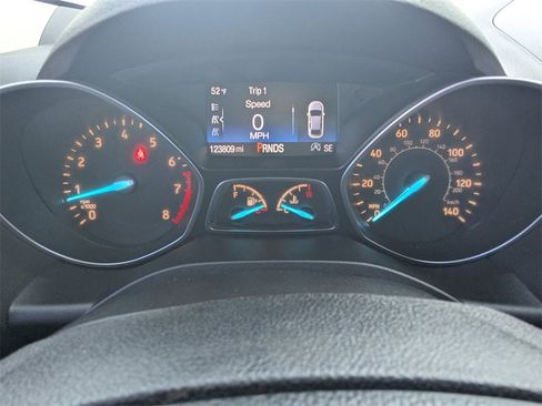 Used 2017 Ford Escape SE image 25