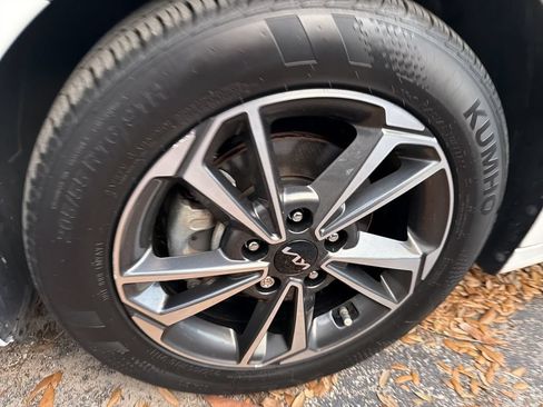 Used 2023 Kia Forte LXS w/ LXS Technology Package FWD image 5