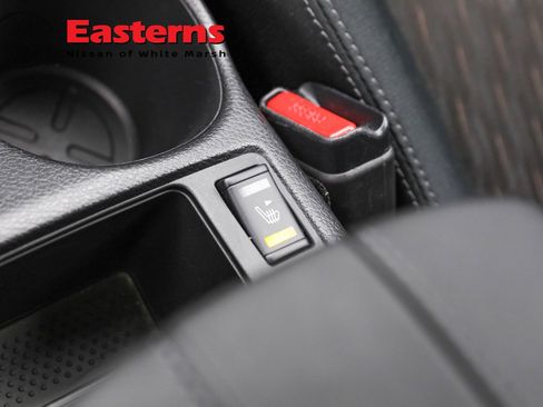 Used 2019 Nissan Rogue SV w/ Premium Package image 19