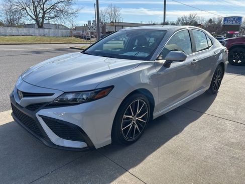 Used 2024 Toyota Camry SE image 5