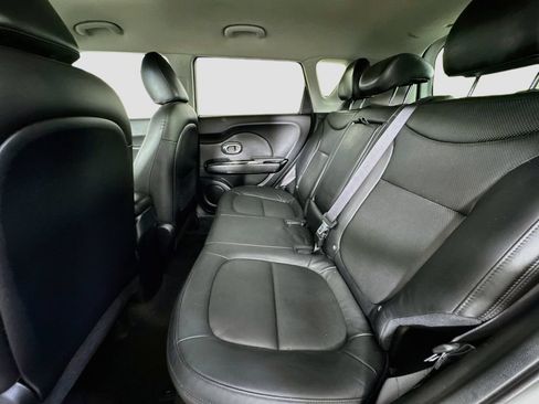 Used 2016 Kia Soul ! FWD image 25
