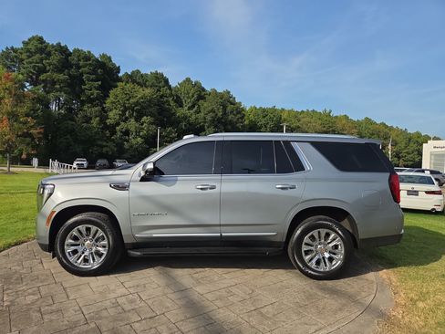 Used 2025 GMC Yukon Denali AWD/4WD image 2